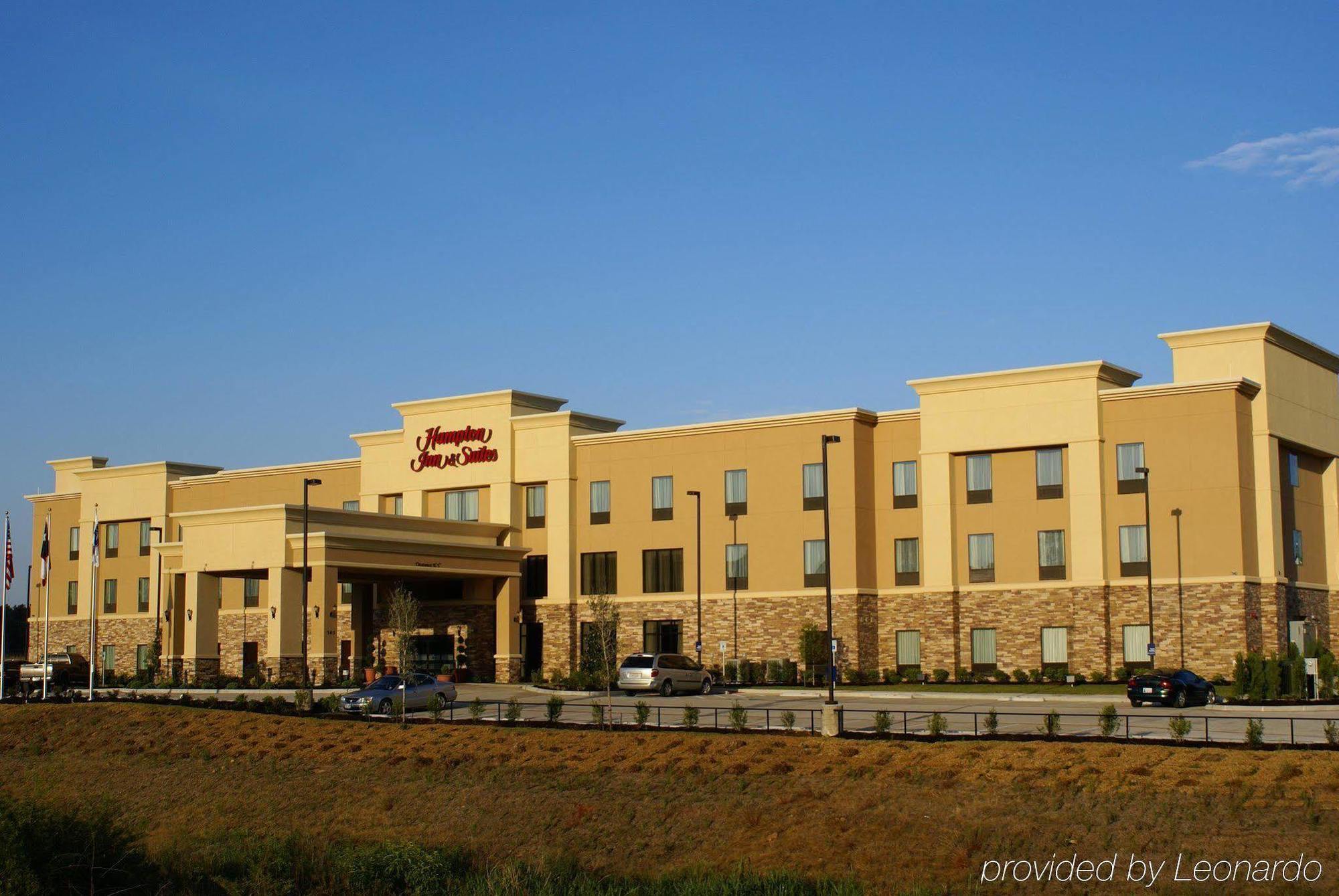 Hampton Inn & Suites Center Exterior photo